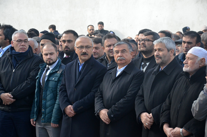 Ahmet Davutoğlu Abdullah Gül ve Ali Babacan cenazede bir araya geldi - Resim: 2