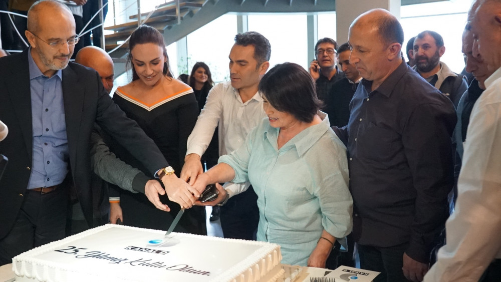 Kanal D 25. yılını kutluyor: Murat Saygı ve Buket Aydın pasta kesti - Resim: 3