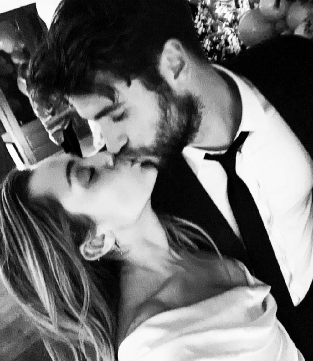 Miley Cyrus ve Liam Hemsworth evlendi - Resim: 1