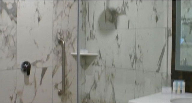 Otel duşundaki görüntüleri internete düştü! 100 milyon dolar istiyor - Resim: 4