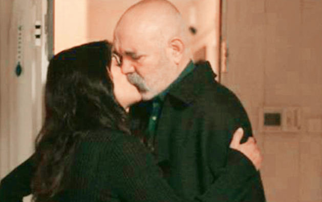 Çukur'a yeni katılan Şenay Gürler'den olay öpüşme sahnesi hakkında açıklama - Resim: 2