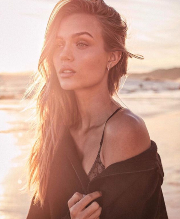 Josephine Skriver: Seksi bir selfie tamamen ışığa bağlı - Resim: 4