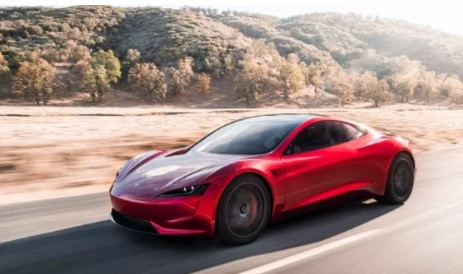 Elon Musk'ın uzaya fırlattığı arabası Tesla Roadster dünyaya çarpabilir - Resim: 1