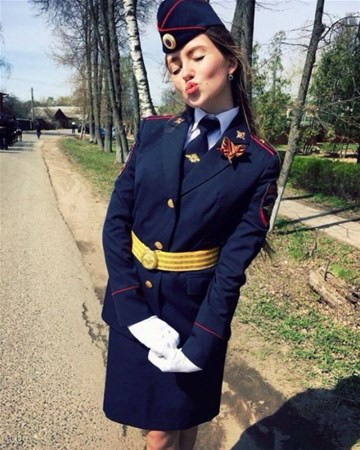 Rusya'nın kadın polisleri sosyal medyayı salladı - Resim: 2