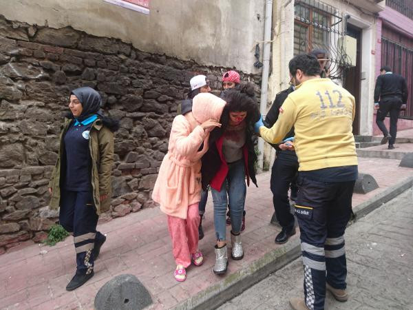 Beyoğlu'nda genç kadına bıçaklı saldırı - Resim: 3