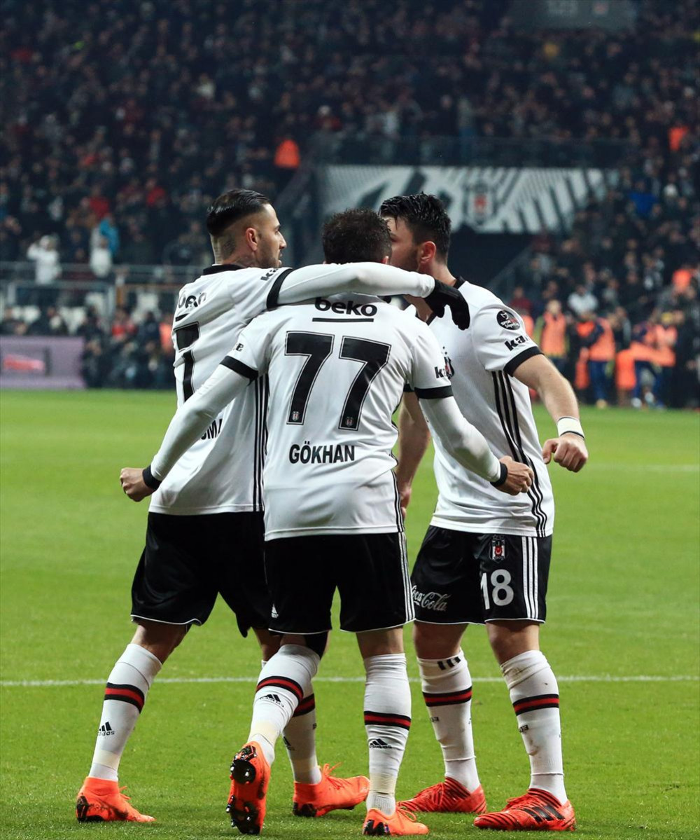 Beşiktaş'ın stadında Fenerbahçelileri kızdıran şarkı - Resim: 3