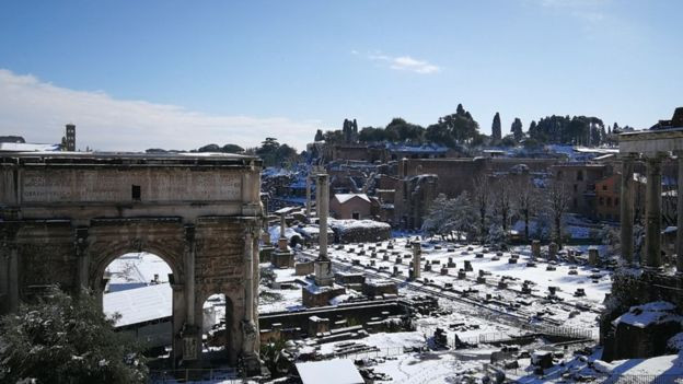 Roma'da 6 yıl sonra kar yağınca ordu göreve çağrıldı - Resim: 1