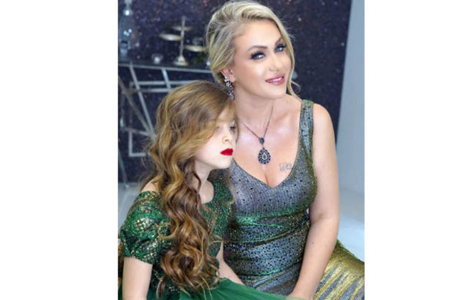 Yeliz Yeşilmen kızıyla fotoğrafını koyunca Instagram karıştı - Resim: 4
