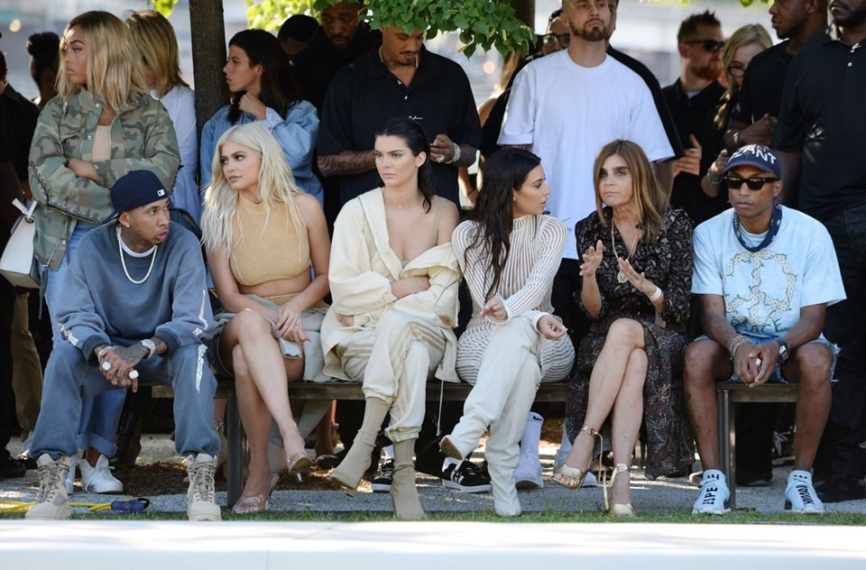 Kardashian ve Jenner kardeşler kıskançlıktan birbirine girdi - Resim: 3