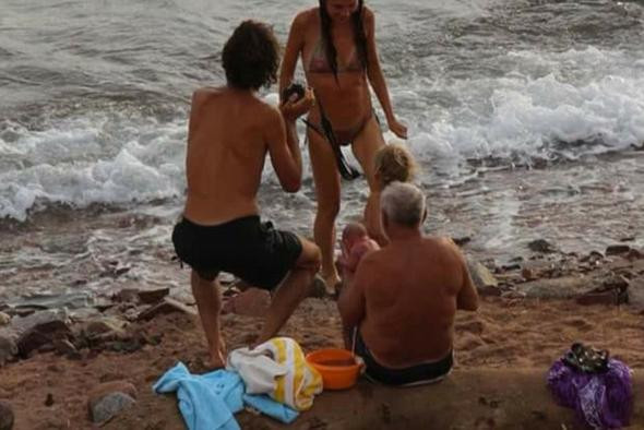 Rus turist denizde doğurdu - Resim: 1