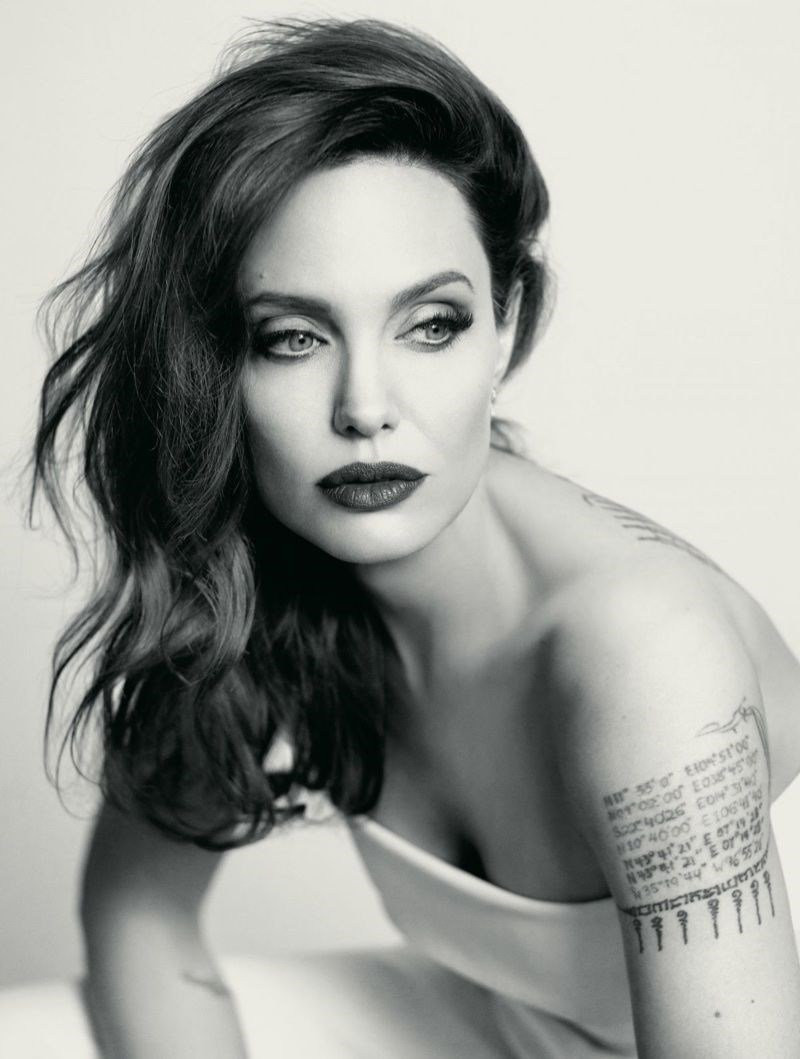 Angelina Jolie’nin dövmeleri başrolde - Resim: 4