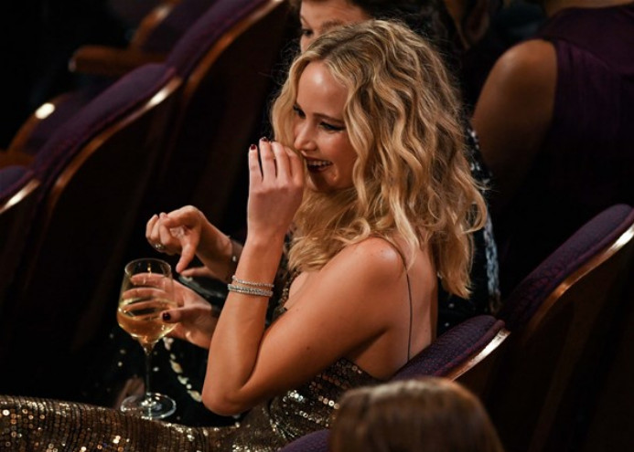 Oscar'ın olay kadını Jennifer Lawrence ortalığı fena karıştırdı - Resim: 2