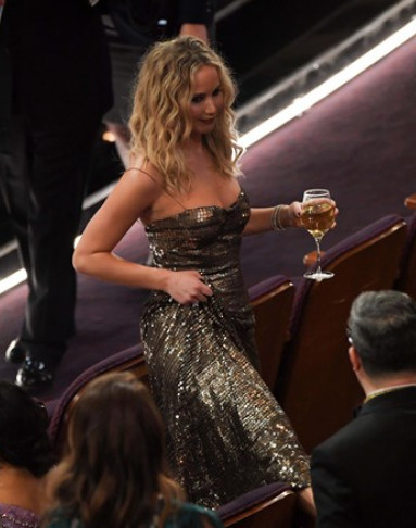 Oscar'ın olay kadını Jennifer Lawrence ortalığı fena karıştırdı - Resim: 3