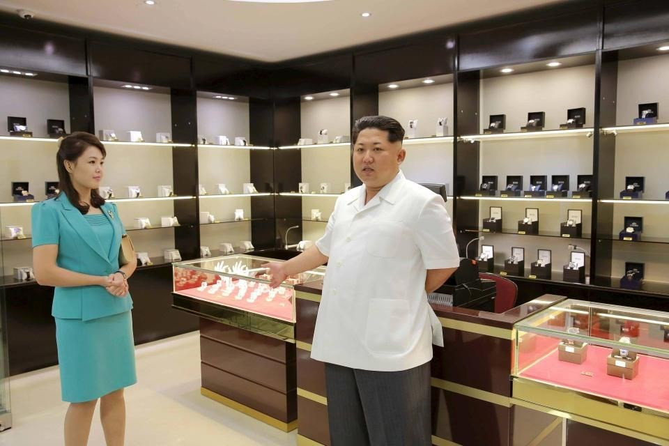 Kim Jong-un'un eşi Ri Sol-ju, Kate Middleton'ın stilini kopyalıyor iddiası - Resim: 3