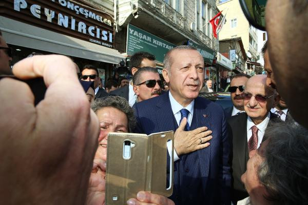 Erdoğan Beykoz'da şarküteri alışverişinde böyle görüntülendi - Resim: 1