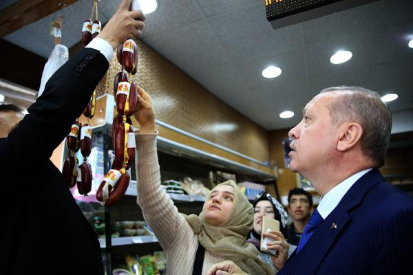 Erdoğan Beykoz'da şarküteri alışverişinde böyle görüntülendi - Resim: 3