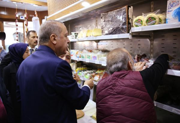 Erdoğan Beykoz'da şarküteri alışverişinde böyle görüntülendi - Resim: 4