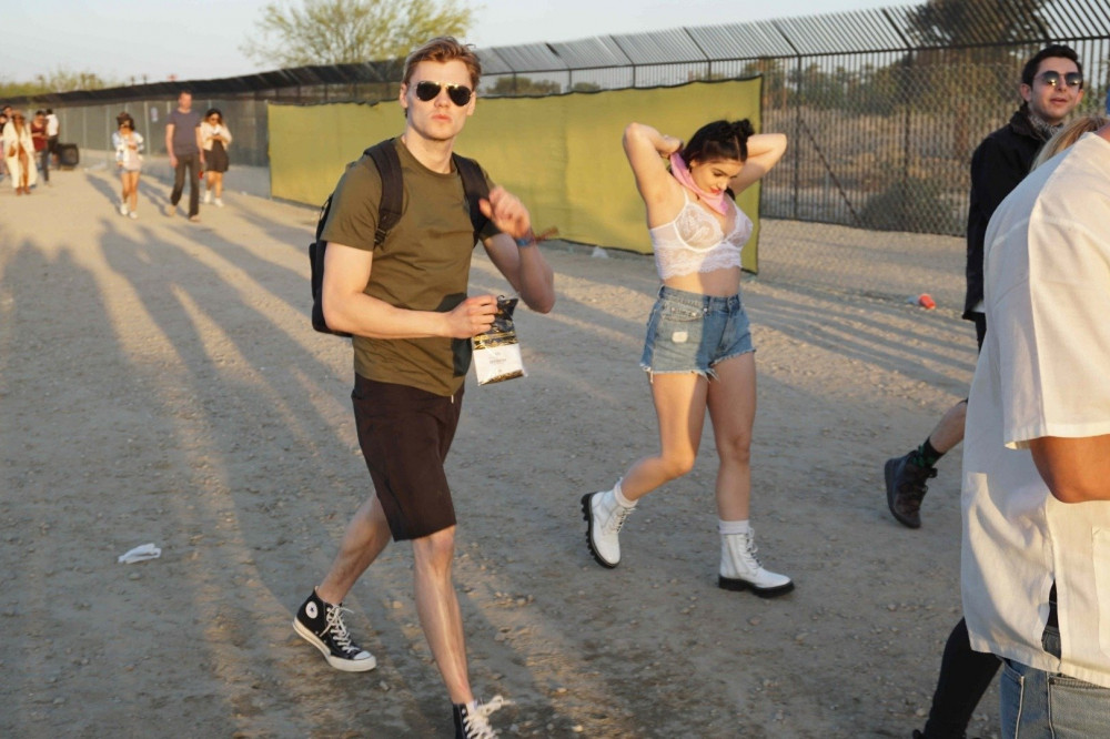 Ariel Winter, Coachella festivaline iç çamaşırıyla geldi - Resim: 3