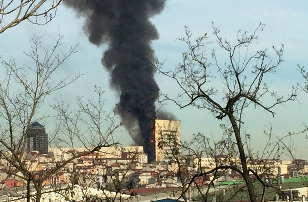 Taksim İlkyardım Hastanesi'nde çıkan yangından dehşet görüntüler - Resim: 1