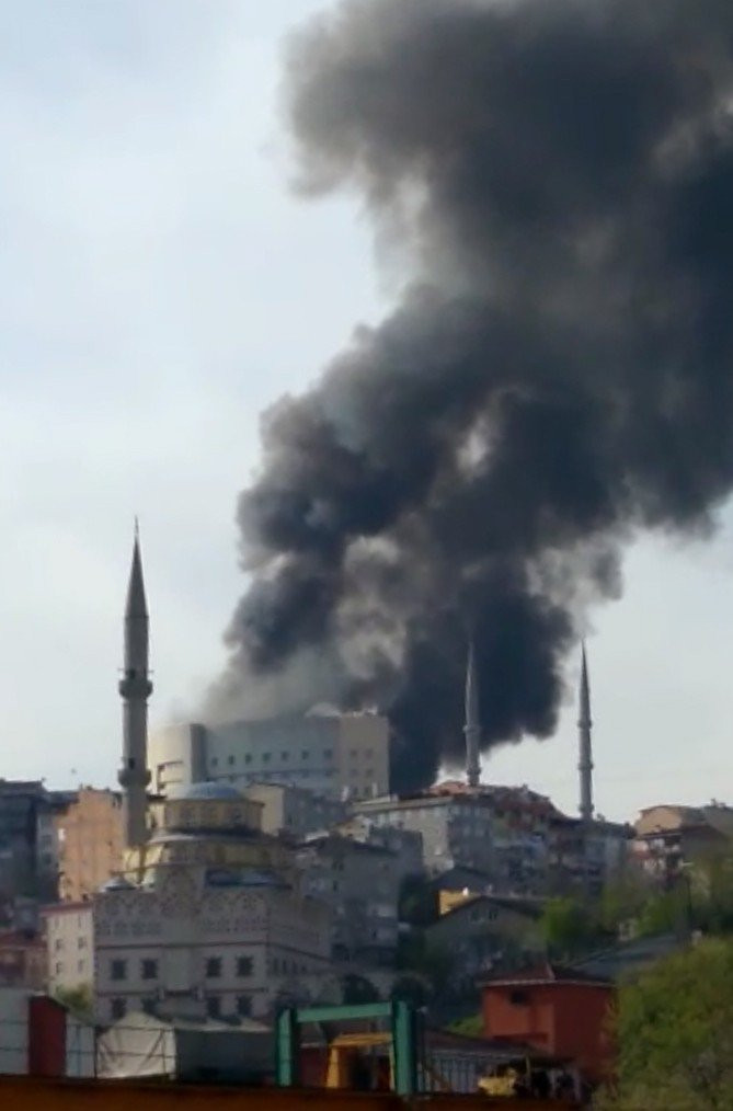 Taksim İlkyardım Hastanesi'nde çıkan yangından dehşet görüntüler - Resim: 2