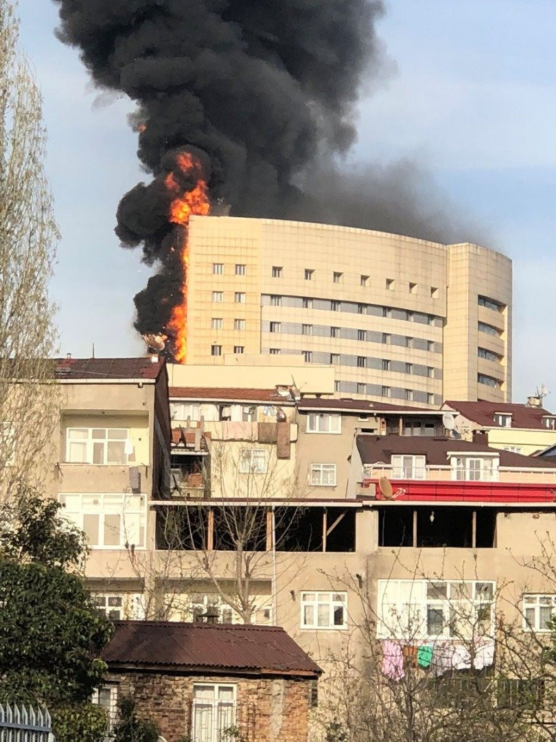Taksim İlkyardım Hastanesi'nde çıkan yangından dehşet görüntüler - Resim: 3