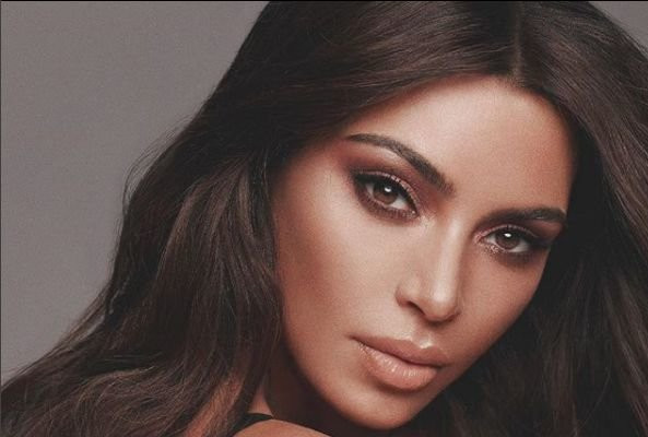 Kim Kardashian fotoşopun ayarını kaçırınca alay konusu oldu - Resim: 4