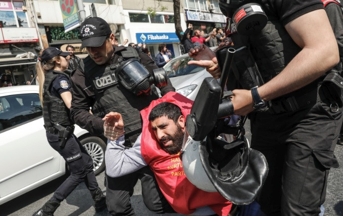 Beşiktaş'ta ikinci polis müdahalesi - Resim: 2