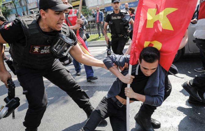 Beşiktaş'ta ikinci polis müdahalesi - Resim: 3