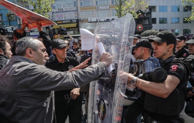 Beşiktaş'ta ikinci polis müdahalesi - Resim: 4