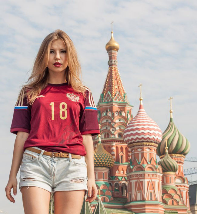 Dünya Kupası kataloğunda Rus kız tavlama sanatı! - Resim: 3