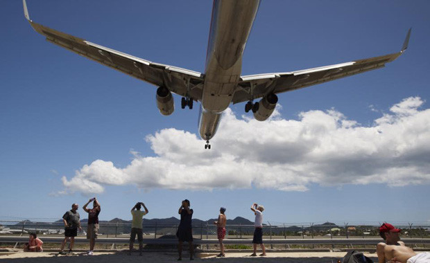 Dünyanın en tehlikeli havaalanı Saint Maarten - Resim: 4
