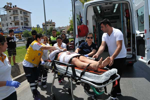 Antalya'da kazada yaralanan turist kız için vatandaş seferber oldu - Resim: 2