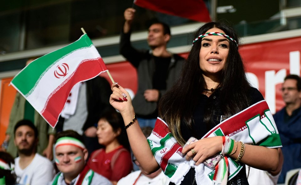 İranlı kadın taraftarlar Başakşehir stadına damgasını vurdu - Resim: 1