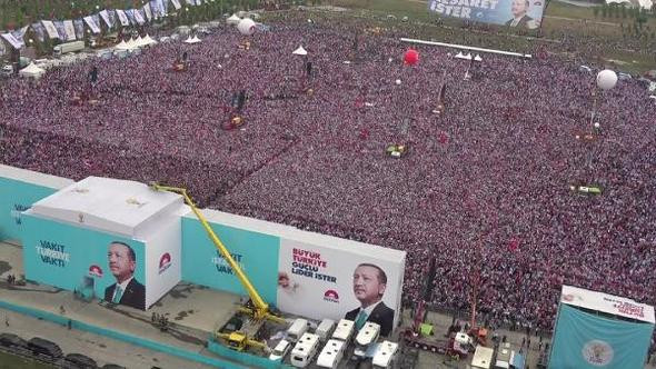 AK Parti'nin Büyük İstanbul Mitingi'nden dikkat çeken fotoğraflar - Resim: 1