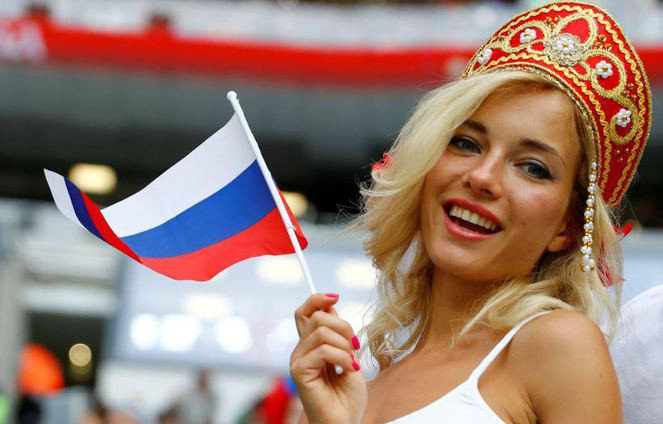 Güzelliğiyle Dünya Kupası'na damga vuran taraftar Natalya Nemchinova +18 film yıldızı çıktı - Resim: 2