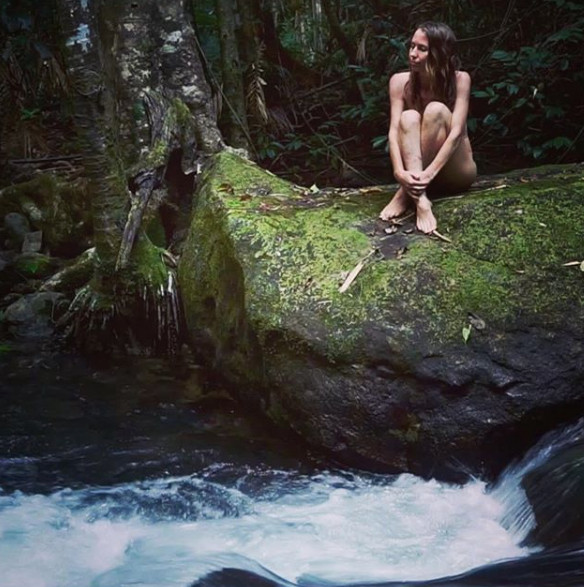 Yağmur ormanlarında çıplak yaşamaya karar veren vegan blogger: Muz Kız - Resim: 4