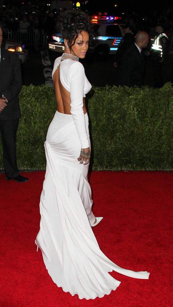 Kim Kardashian Rihanna'nın 4 yıl gerisinde - Resim: 1