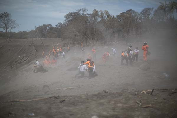 Guatemala'da yanardağ patlaması sonrası korkunç kareler - Resim: 2