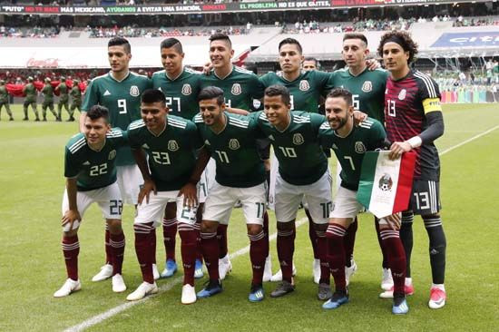 8 Meksikalı milli futbolcu, 30 hayat kadınıyla yakalandı! - Resim: 1