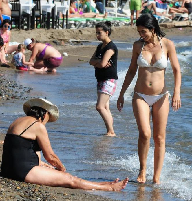 Şerif Sezer kızı Deniz Arna ve damadı Devrim Erdoğan'la tatilde - Resim: 2