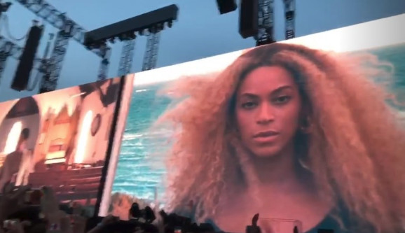 Ziynet Sali, Beyonce konserinde gençlere taş çıkardı! - Resim: 1