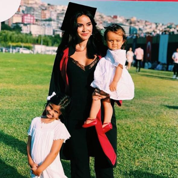 Volkan Demirel'in eşi Zeynep Demirel mezun oldu - Resim: 4