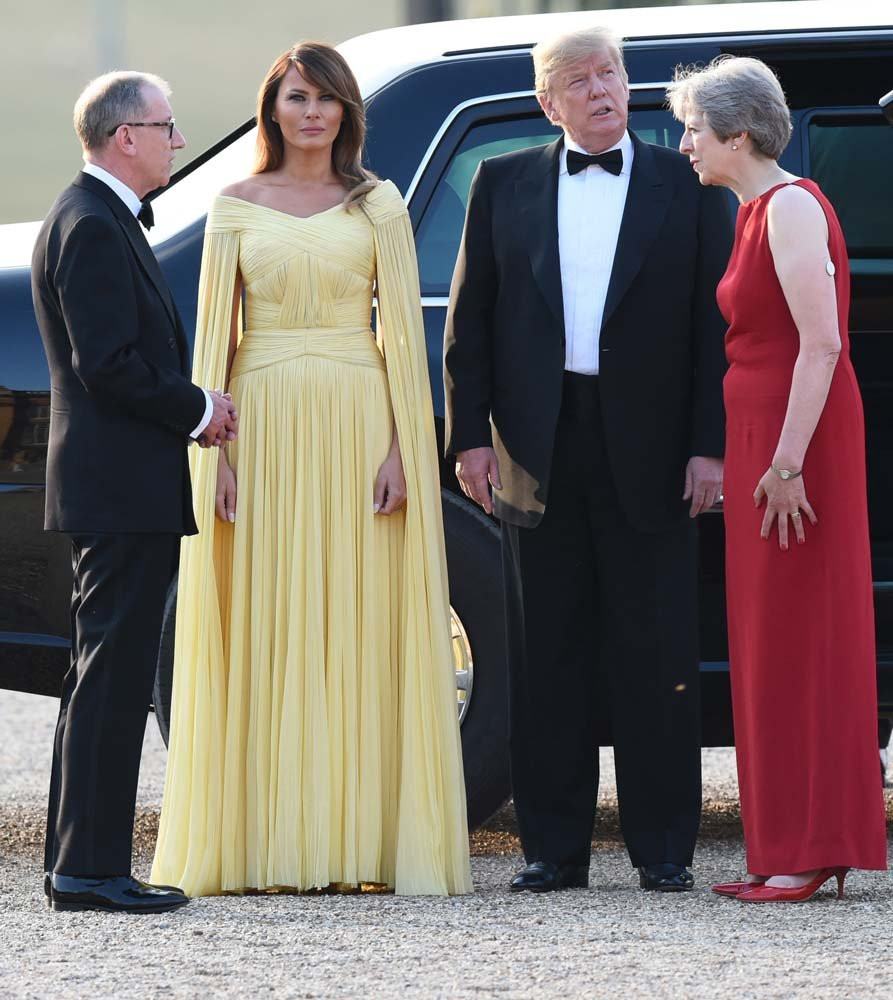 Melania Trump İngiltere'de giydiği kıyafetle dalga konusu oldu - Resim: 4