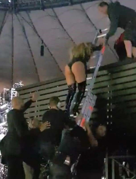 Beyonce'ye sahnede kurtarma operasyonu - Resim: 4
