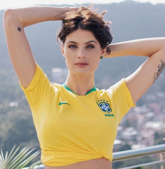 Alessandra Ambrosio'dan Brezilya'ya tam destek - Resim: 3