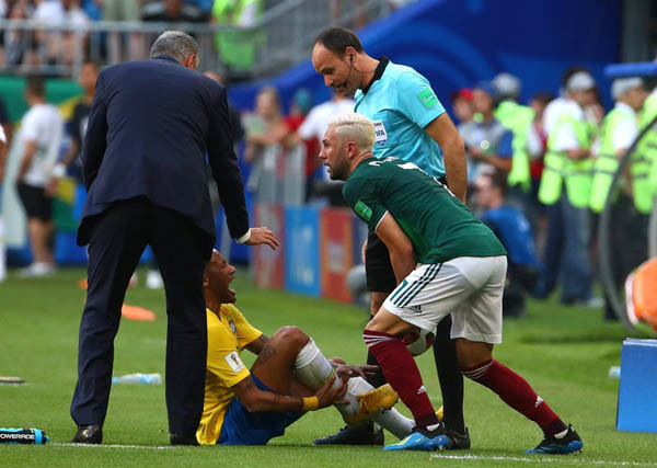 Neymar'a yapılan çirkin faul tepki topluyor - Resim: 3