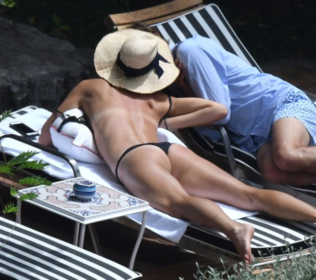 Maria Sharapova tatilde aşk tazeledi! Sevgilisi kalçasından öptü - Resim: 4