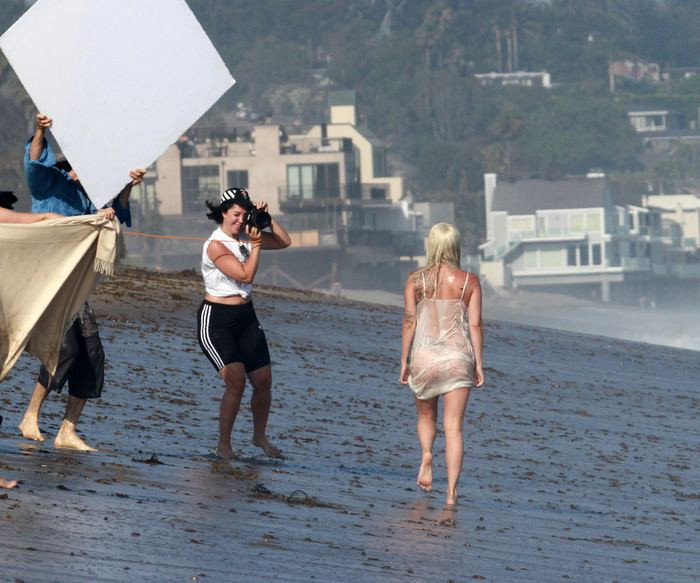Lady Gaga'dan Malibu sahillerinde cesur çekim! - Resim: 1