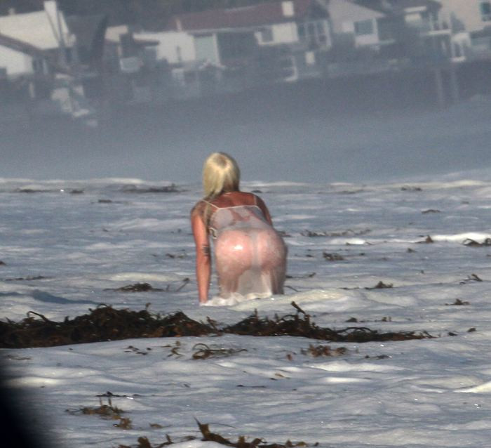 Lady Gaga'dan Malibu sahillerinde cesur çekim! - Resim: 3