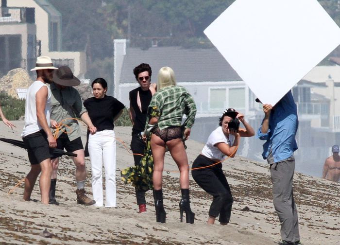 Lady Gaga'dan Malibu sahillerinde cesur çekim! - Resim: 4